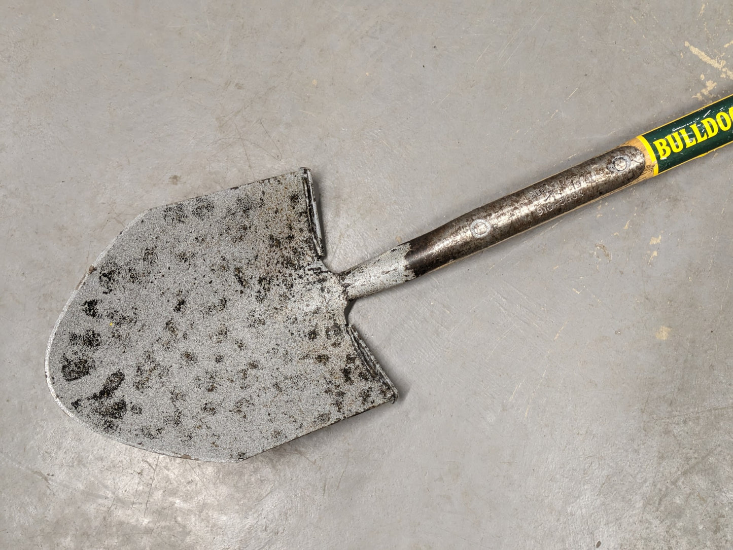 Bulldog 3 ft General Service Shovel - Dated 1991