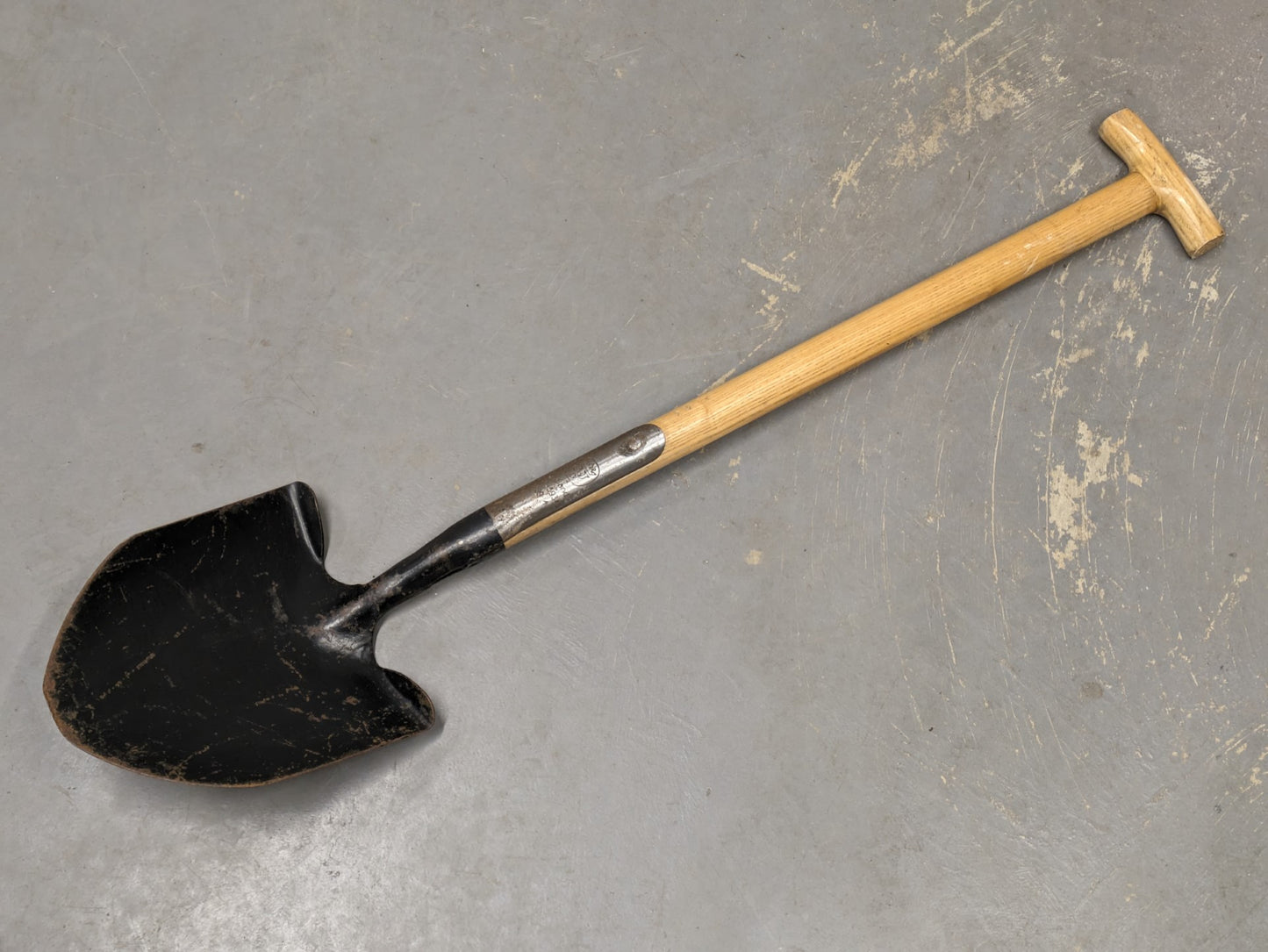 SJ England 3 ft General Service Shovel - Dated 1989